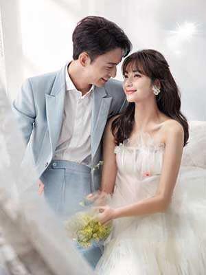 รียาเด็กสาวมีความโศกเศร้าจากการโกงบริษัทของพ่อแม่ คริสทรยศ เธอพบอเลน ผู้บังคับบัญชาการ แบ่งบทเรื่องในวงการเสื้อผ้า ความรักและแค้นเกิดขึ้น